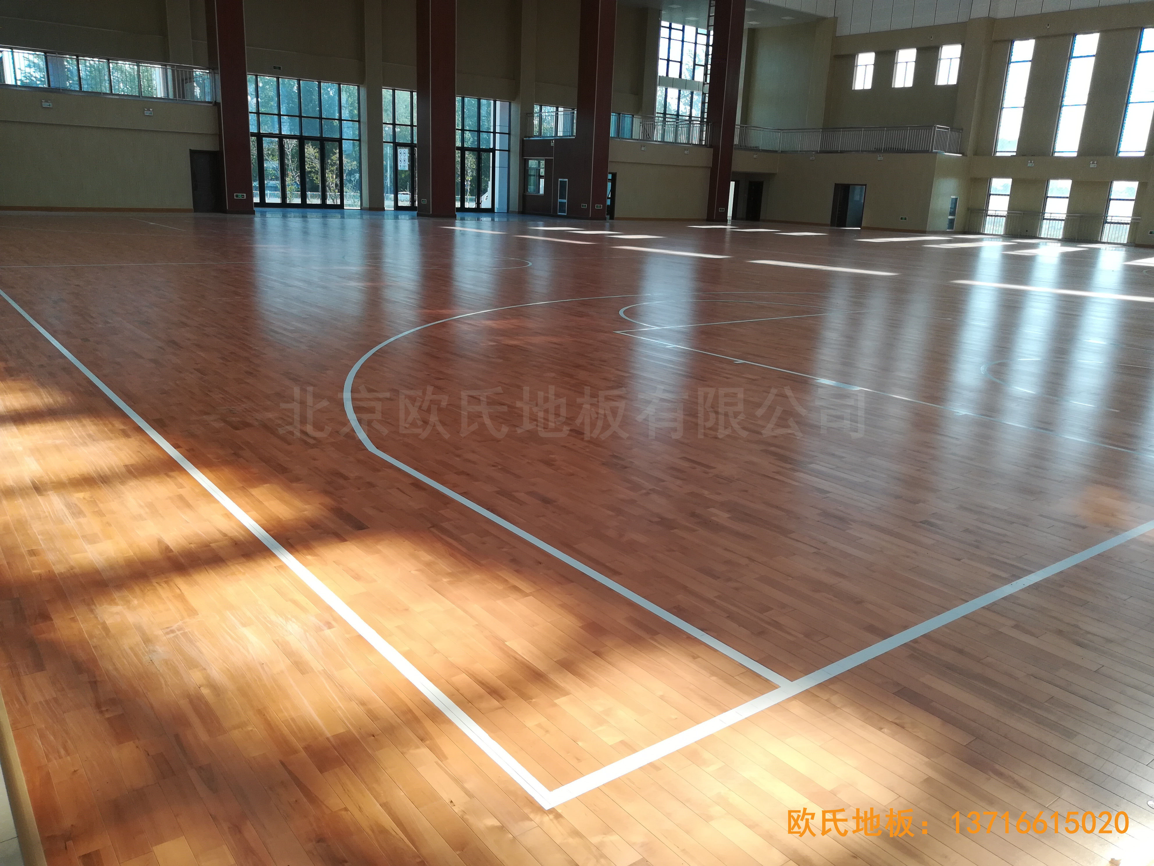 临朐体育中心体育木地板安装案例1