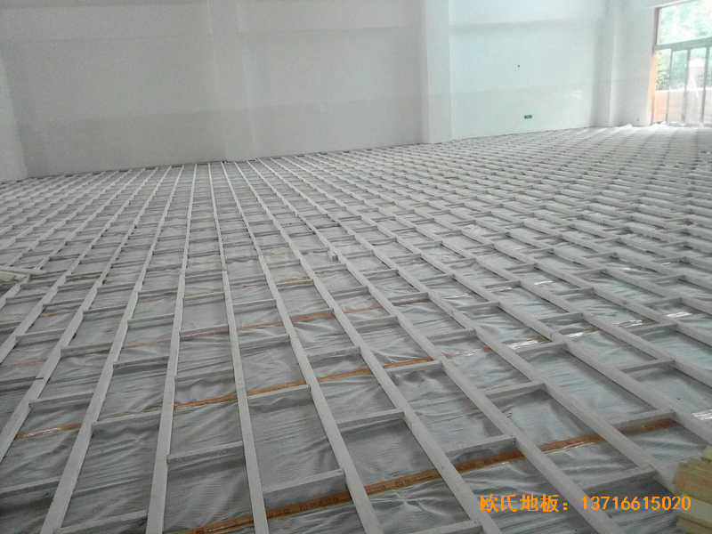 河南洛阳伊水小学篮球馆体育木地板安装案例1