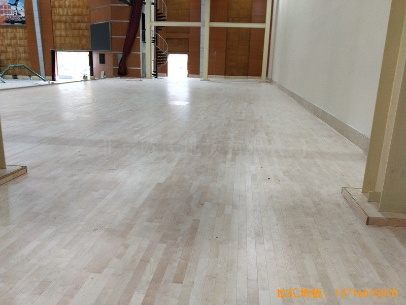 四川白头镇13667部队运动馆体育地板铺装案例0