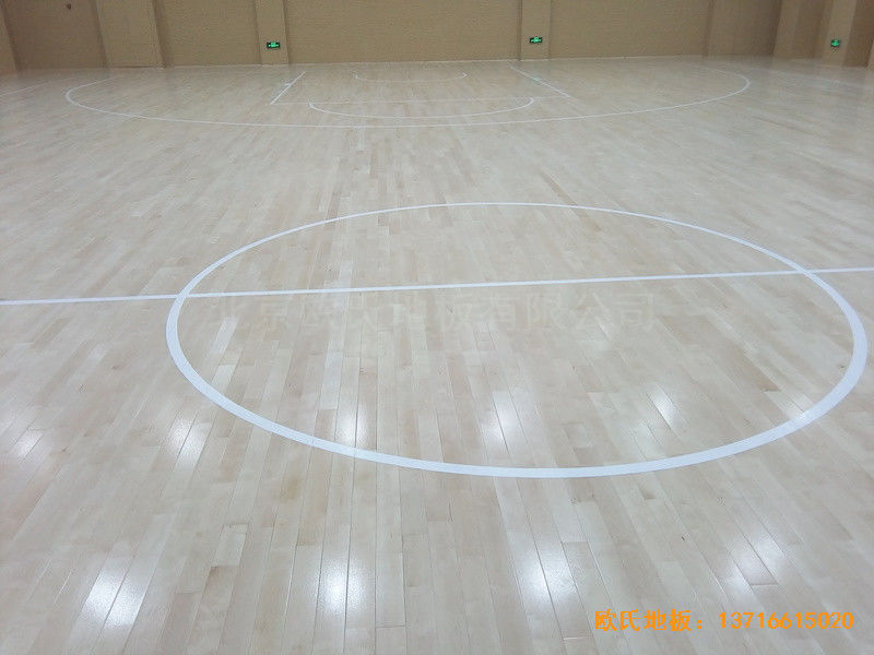 山东济南历下区燕山学校篮球馆运动木地板施工案例4