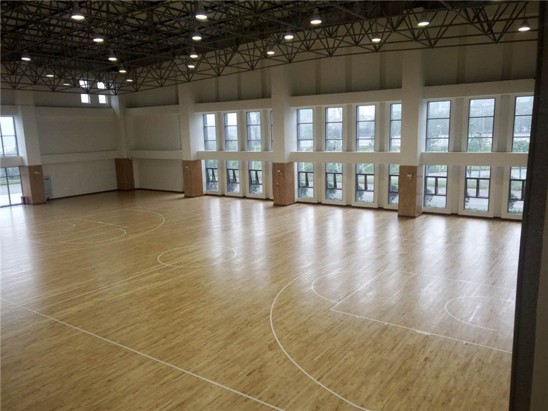 水漫金山后果很严重，水泡运动木地板却不怕