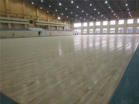 多种地板价格小幅下跌，实木地板市场稳定