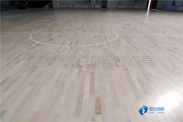 45度斜铺龙骨篮球场地板安装公司