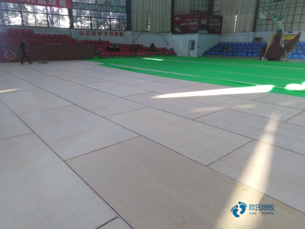 运动木地板的养护和防潮措施是什么？