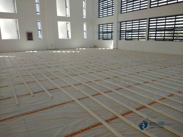 可以铺装体育木地板了吗