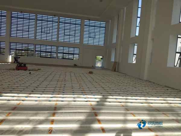 可以铺装体育木地板了吗