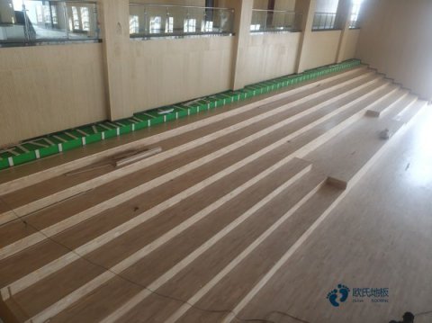 大学篮球木地板施工方案