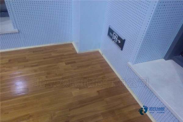 校园体育场馆地板施工队3