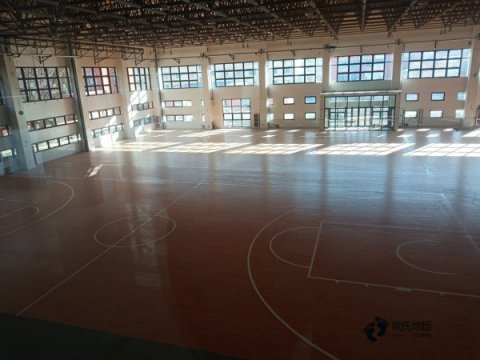 小学篮球馆木地板施工