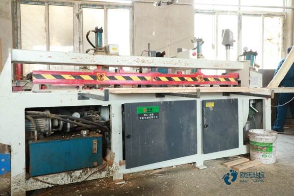 运动木地板起头安装方法3