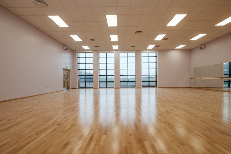 小学俄勒冈松舞台体育场馆地板施工队3