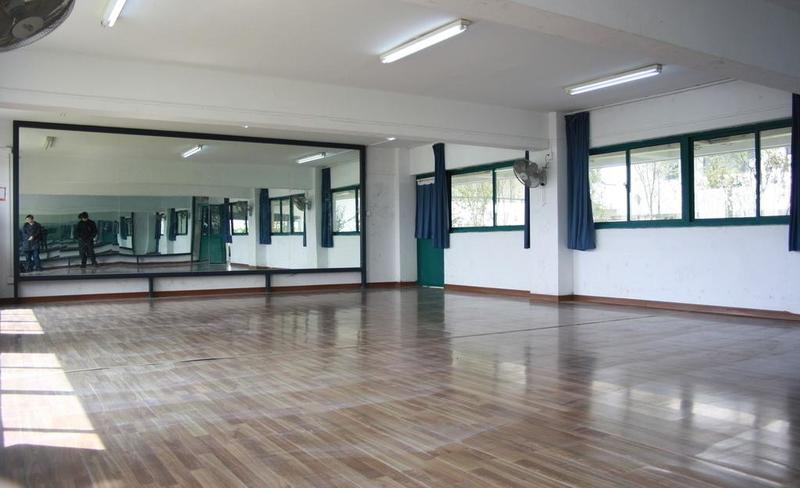 小学俄勒冈松舞台体育场馆地板施工队2