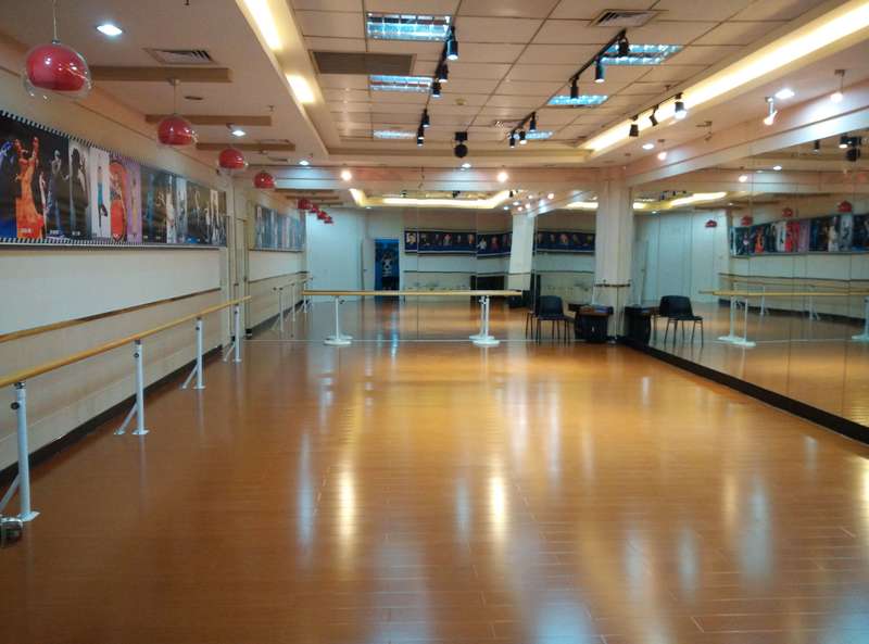 学校俄勒冈松舞台地板施工步骤2