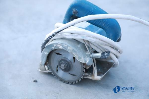 小学运动馆地板施工团队3