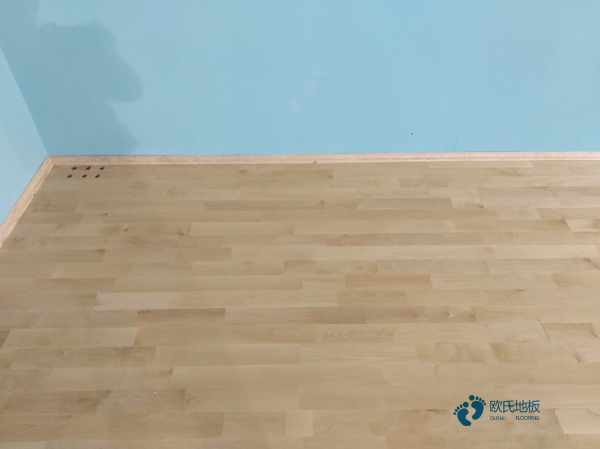 小学运动馆地板施工团队1