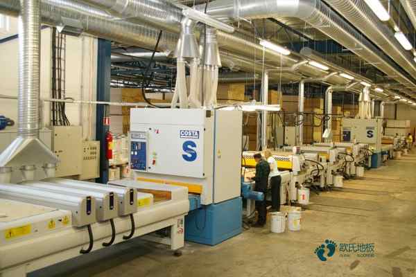 小学篮球运动地板施工团队2