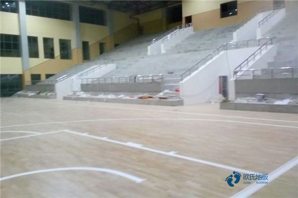 单龙骨运动馆地板如何保洁2