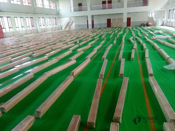 国产运动场木地板施工2