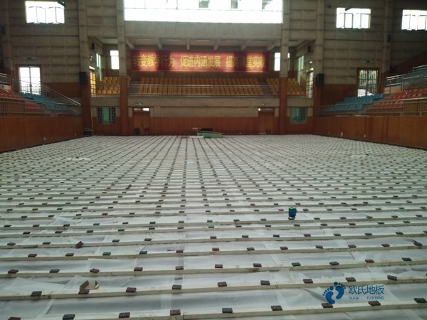 定做体育场地板什么牌子好3