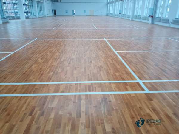 学校体育场地木地板施工1