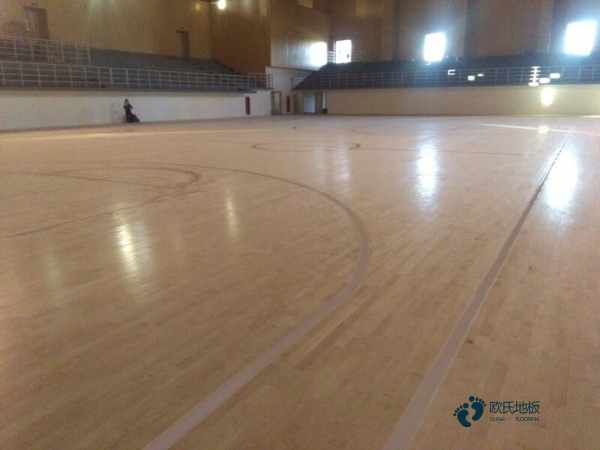 篮球场地木地板翻新2