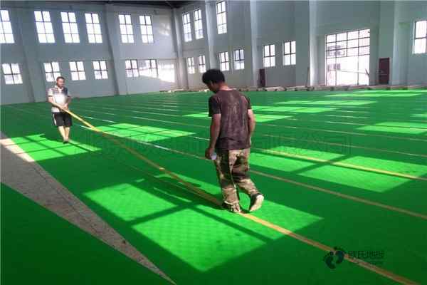 中学运动木地板施工3