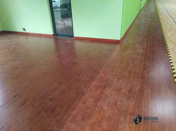 大学运动篮球木地板哪家性价比高