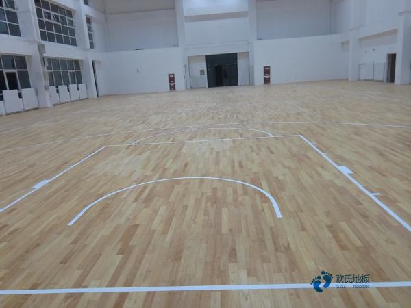国标运动篮球木地板价位
