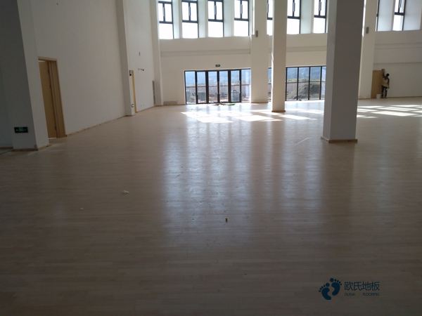 好用的运动篮球木地板大约多少钱