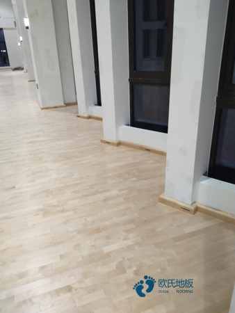 体育木地板篮球馆安装视1