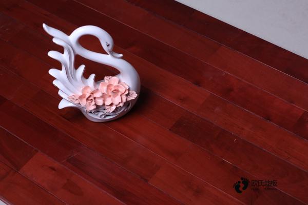 双龙骨运动场地板怎样保养2