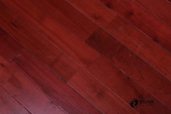 双龙骨运动场地板怎样保养3