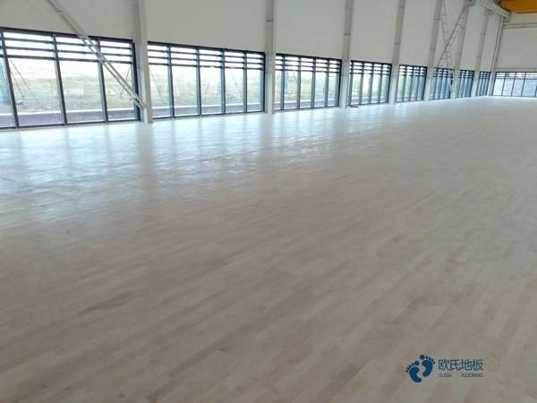 体育木地板价格差异2