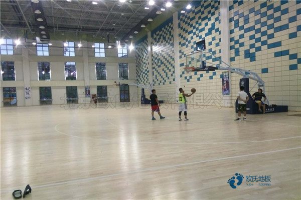 校园运动篮球木地板哪个牌子性价比高