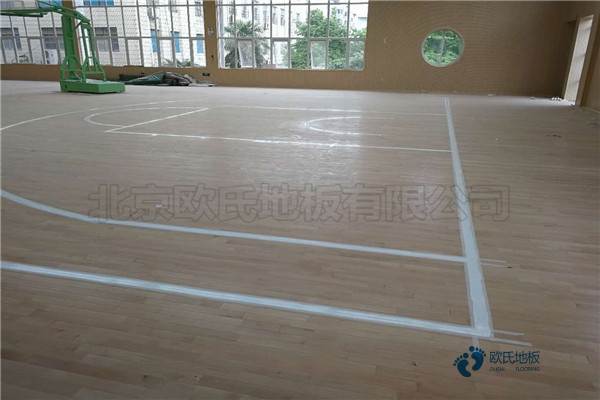 学校篮球场馆木地板辅设1