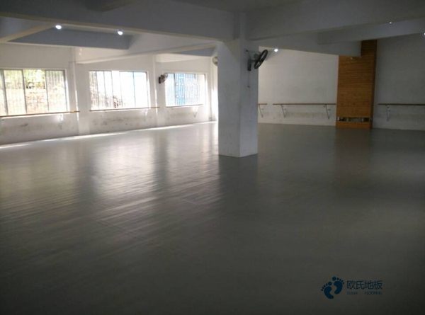 学校篮球场木地板多厚3