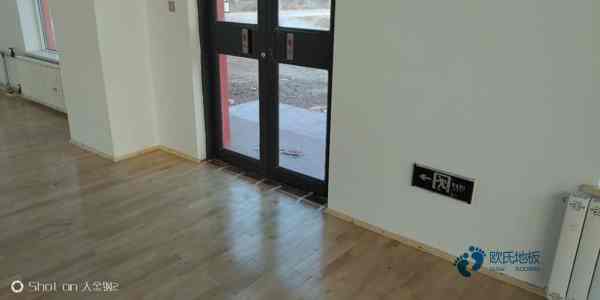 国标运动体育木地板施工步骤3