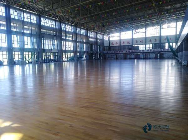 小学运动馆木地板施工2